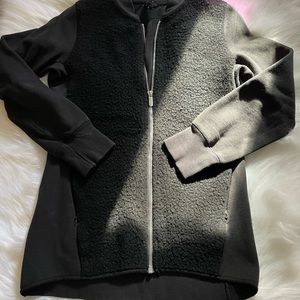 Lululemon size 4